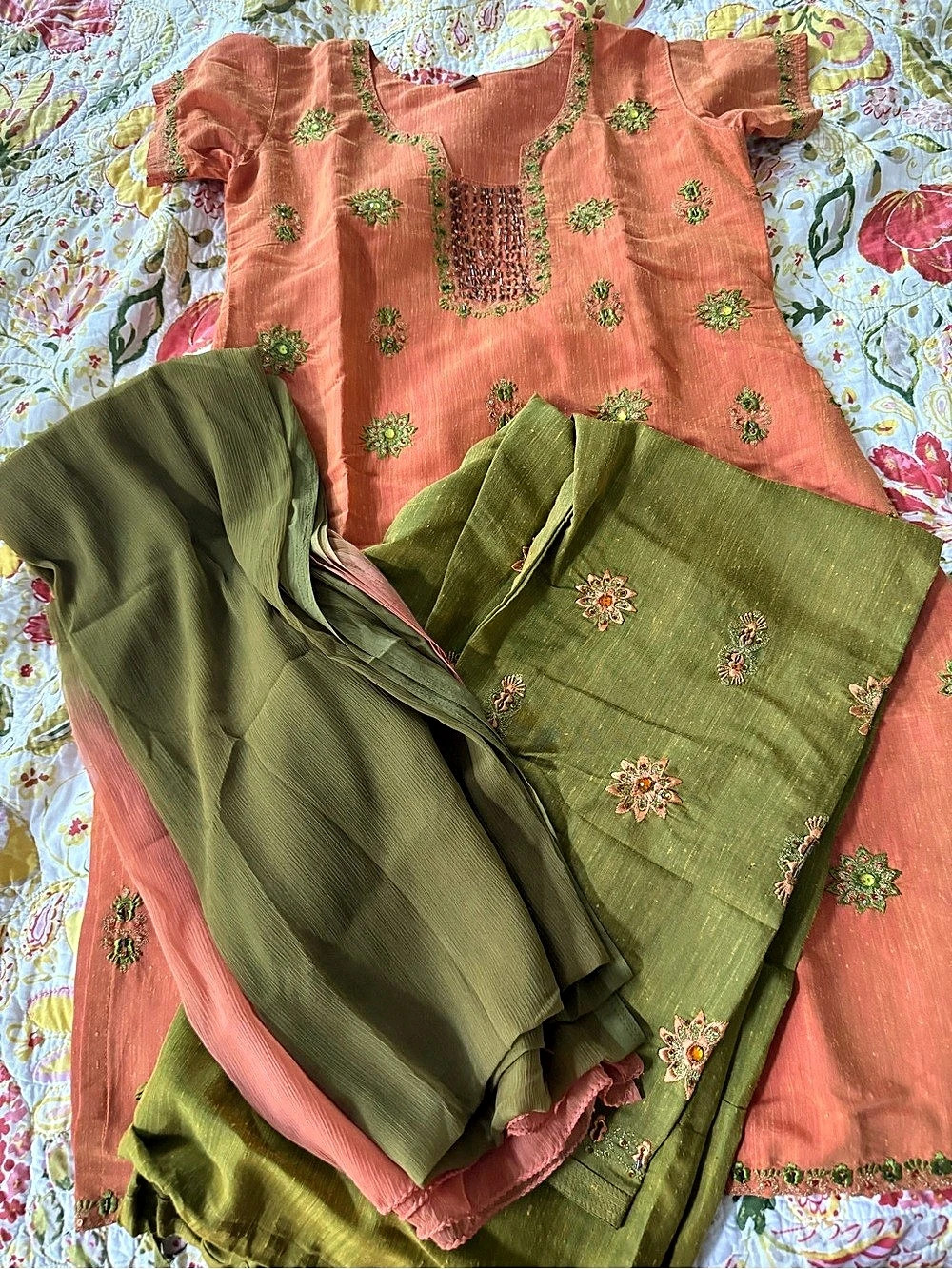 Hand Embroidered orange & Green Indian Bollywood salwar kameez NWOT Sz S-M